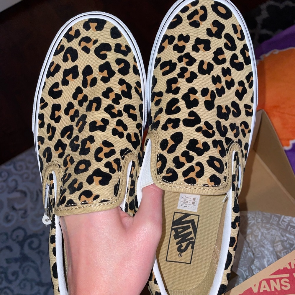 Classic Slip -On Leopard/ True White vans